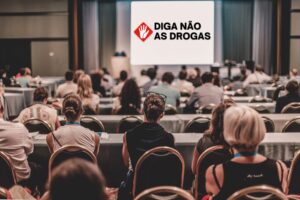 Qual a importância de assistir palestras sobre drogas?